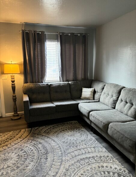 Building Photo - 10116 Comanche Rd NE