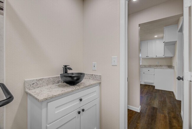 Building Photo - 1118 Cypress St