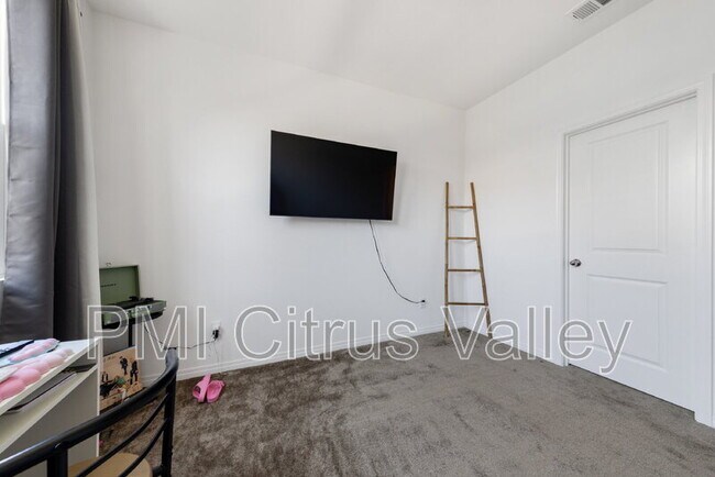 Building Photo - 34495 Agave Dr
