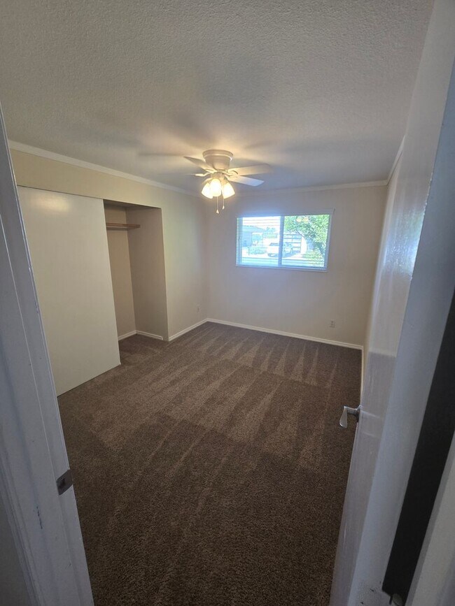 Building Photo - 1448 SW Canyon Dr