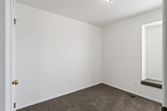 Building Photo - 1613 N 2000 W