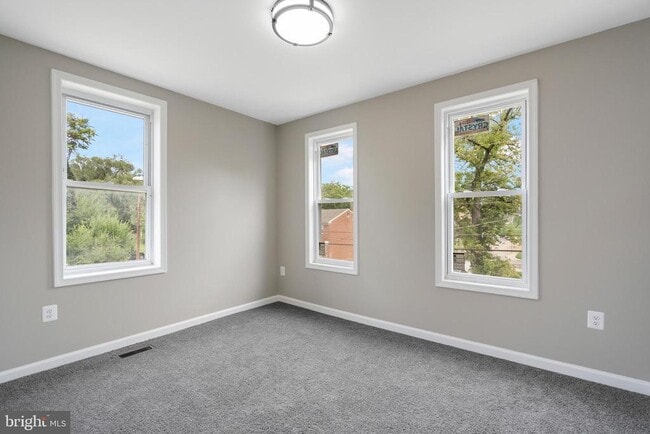 Building Photo - 945 Ashburton St