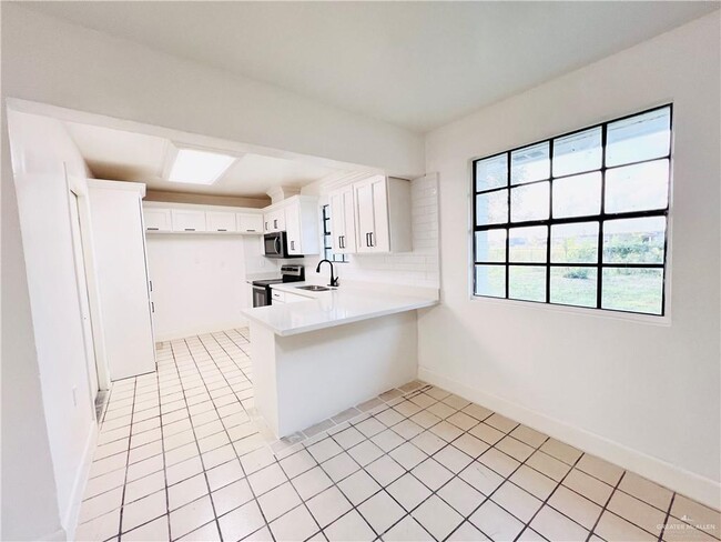 Building Photo - 15 Tierra Linda Cir W