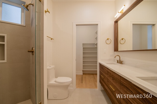 Building Photo - 3720 N Racine Ave