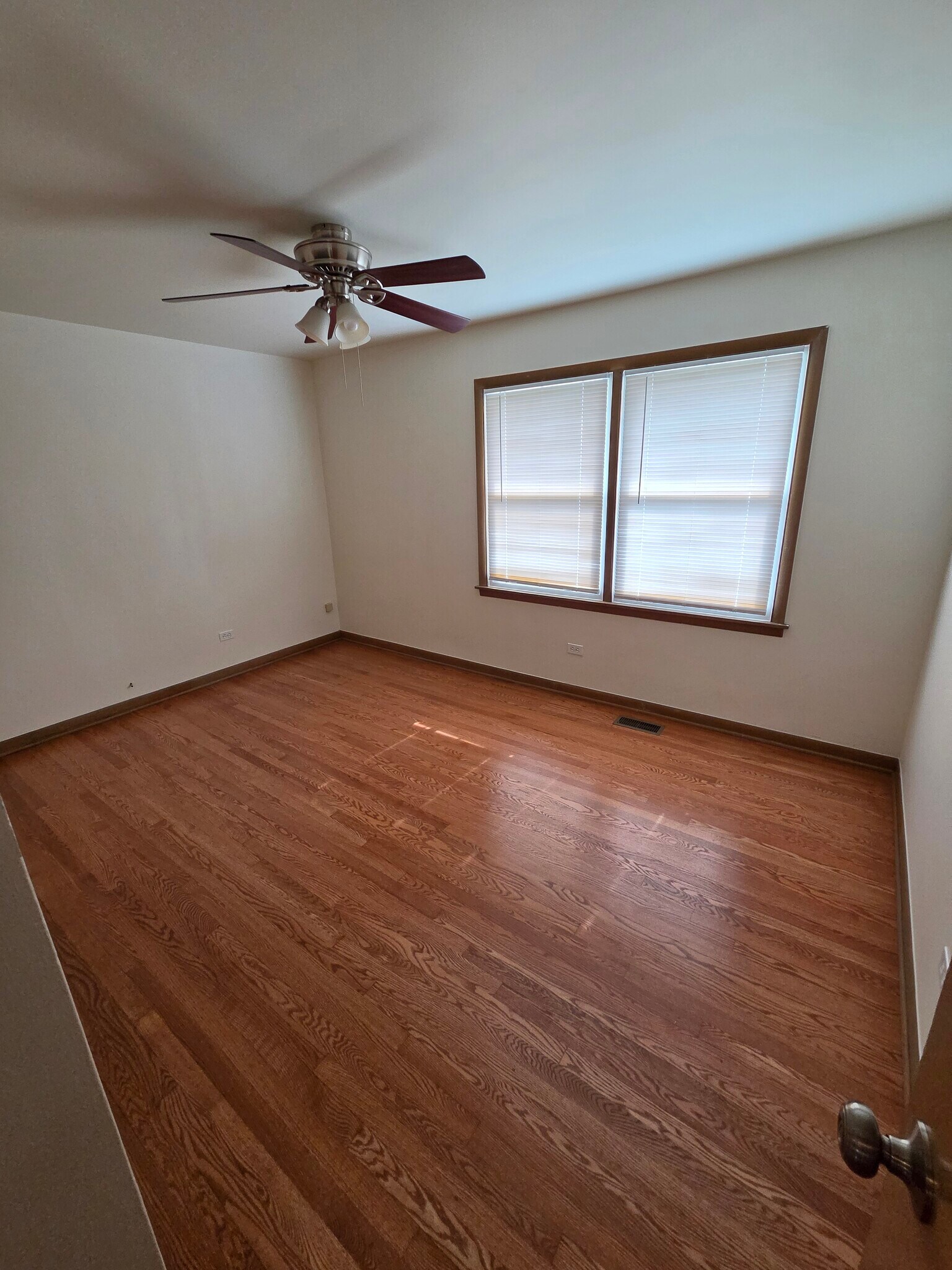 Building Photo - 9290 N Courtland Dr