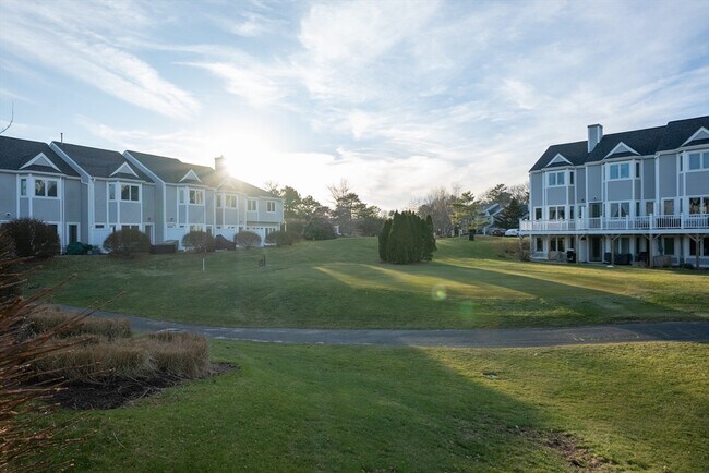 Building Photo - 561 White Cliffs Dr