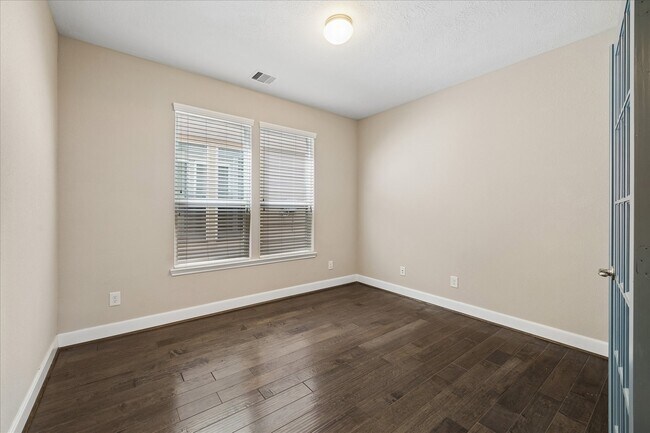 Building Photo - 8922 Hollister Commons Ln