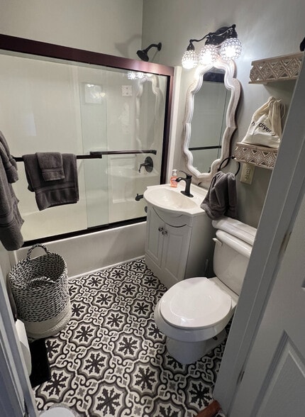 Building Photo - 156 Wolford St