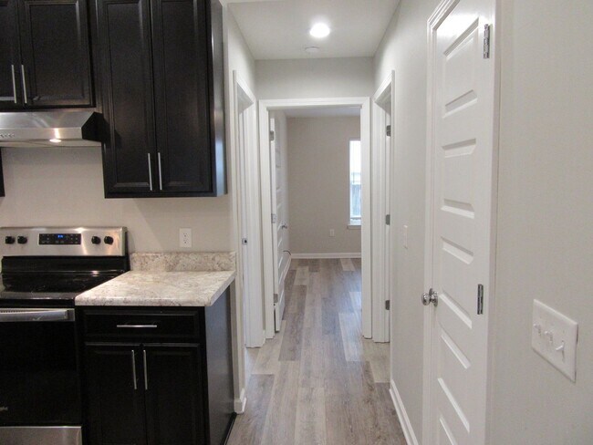 Building Photo - 612 Helen Ave