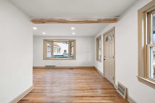 Building Photo - 3129 Prairie Ave