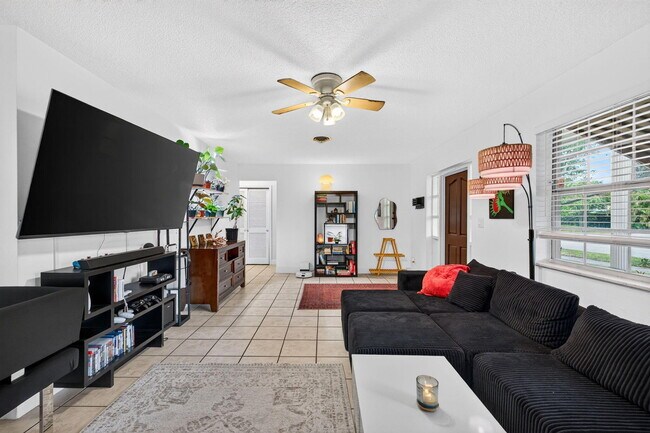 Building Photo - 2167 NE 56th Ct