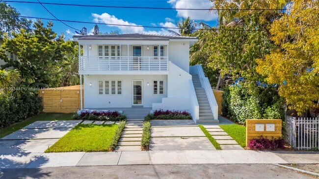 Primary Photo - 524 NE 65th St