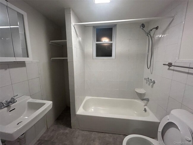 Building Photo - 144 Waverly St