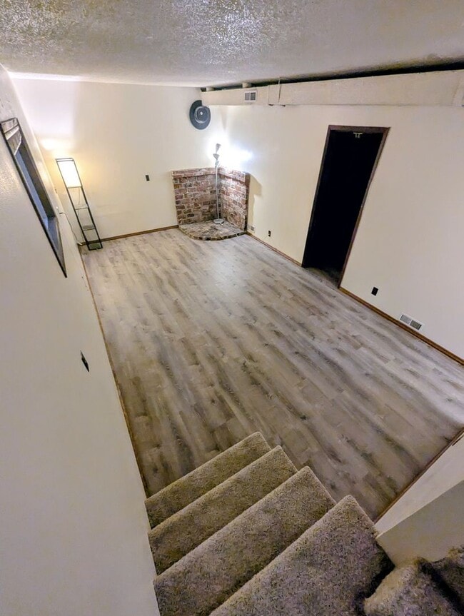 Building Photo - 4 BD/2BA Single Family Home in Dredge Lake area