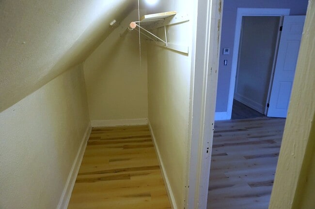 Building Photo - Large One Bedroom Unit Two Blocks From Brady Street.