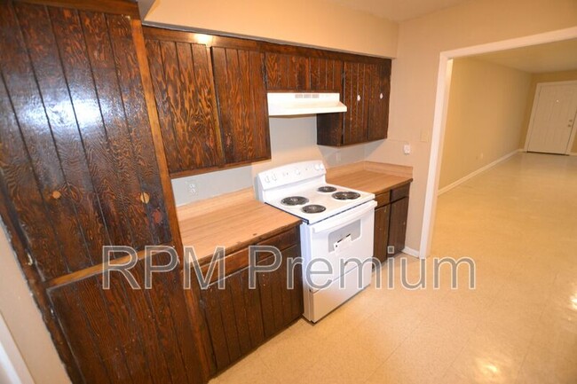 Building Photo - 2150 N Sherwood Forest Dr