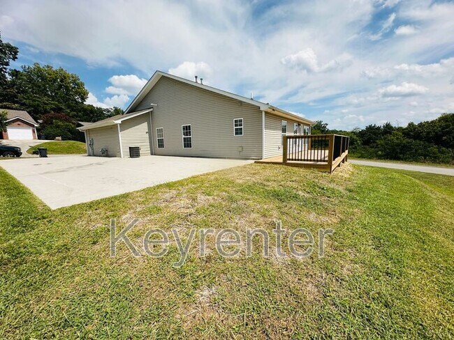 Building Photo - 5330 Blue Star Dr