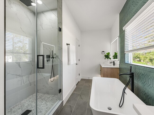 Building Photo - 2598 W Tidwell Rd