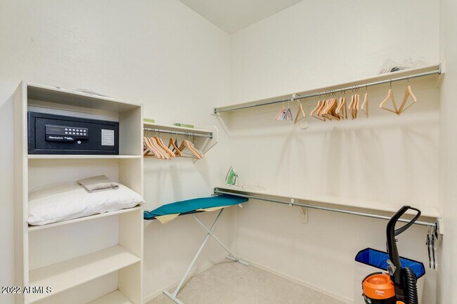 Building Photo - 2037 W Periwinkle Way