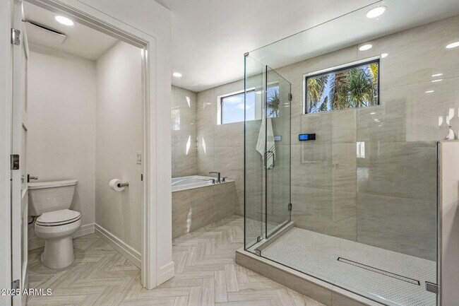 Building Photo - 7339 E Solano Dr