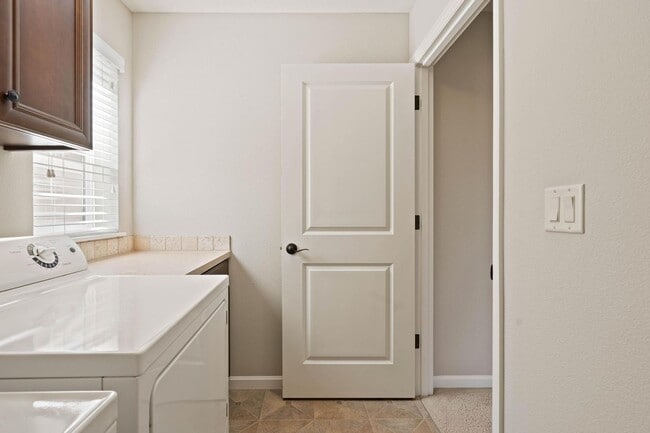 Building Photo - Spacious 4-bdrm/3-bath in North Bethany—$5...