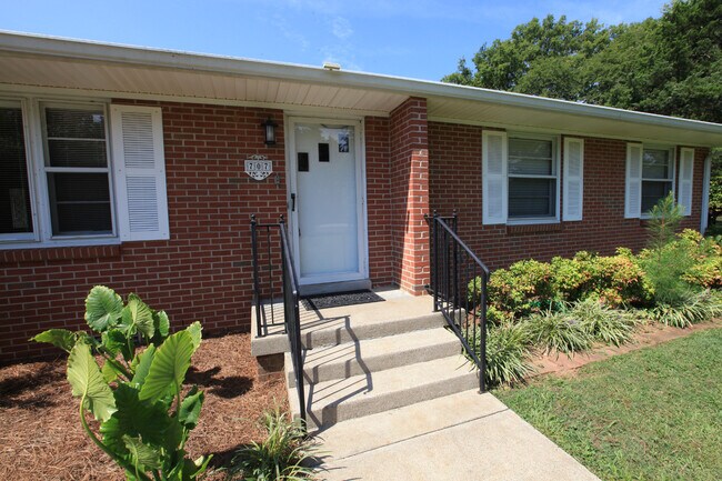 Building Photo - 707 Cathy Ct