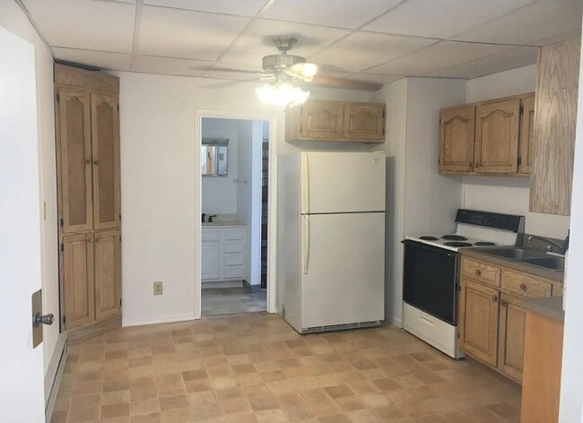 Building Photo - 339 S Poplar St