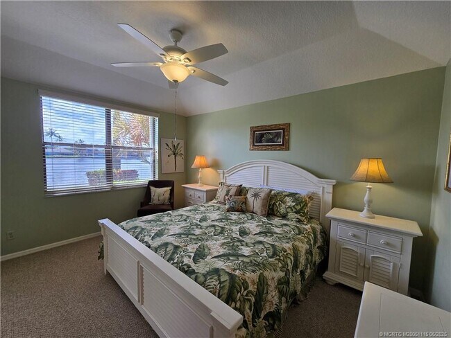 Building Photo - 6041 SE Landing Way