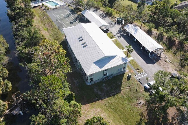 Building Photo - 8050 Memory Ln