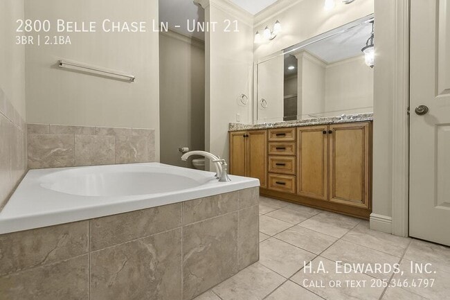 Building Photo - 2800 Belle Chase Ln