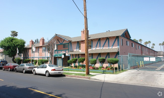 Building Photo - Royal Garden Apartments