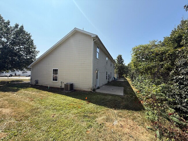 Building Photo - 1707 Hanover Blvd