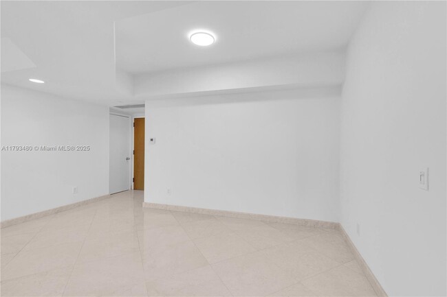 Building Photo - 21205 Yacht Club Dr