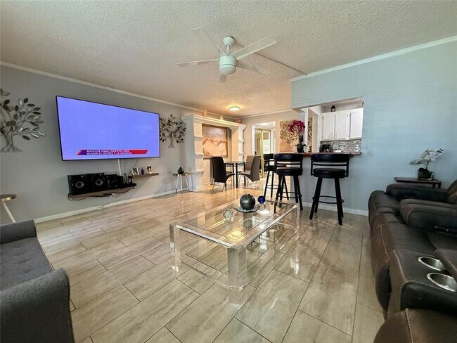 Building Photo - 355 Oakridge T