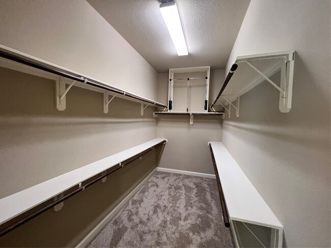 Building Photo - 3318 Suffolk Creek Ln