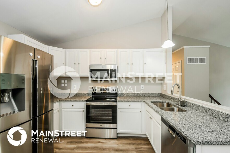 Building Photo - 5354 Trailview Dr