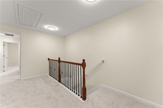 Building Photo - 5165 Sherwood Way