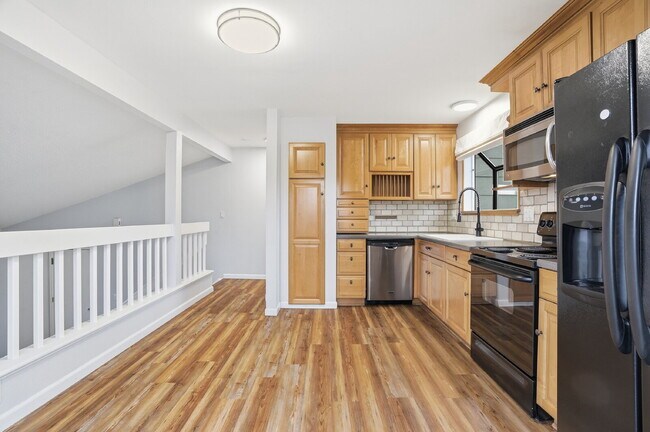 Building Photo - $2,895.95 - 3 Bed, 2 Bath Home in Arvada with Central AC, and Fenced in Yard!