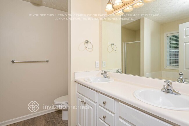 Building Photo - 555 Wellington Ln