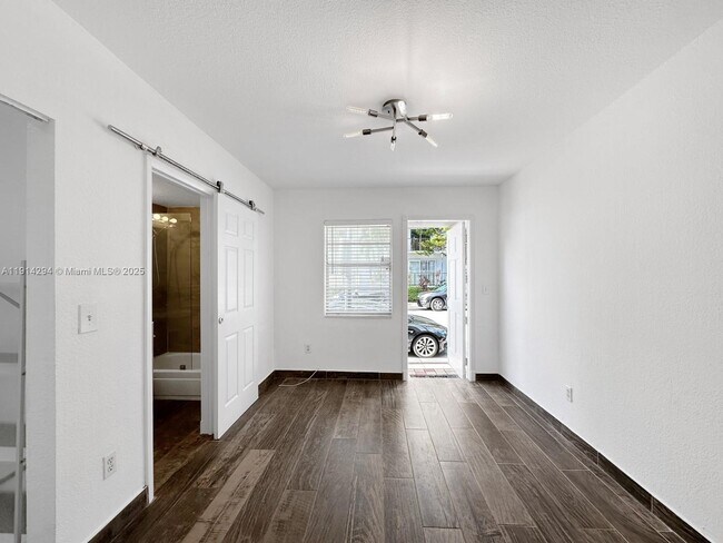 Building Photo - 901 Euclid Ave