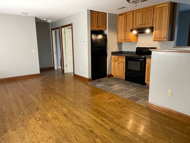 Building Photo - 611 Suite B