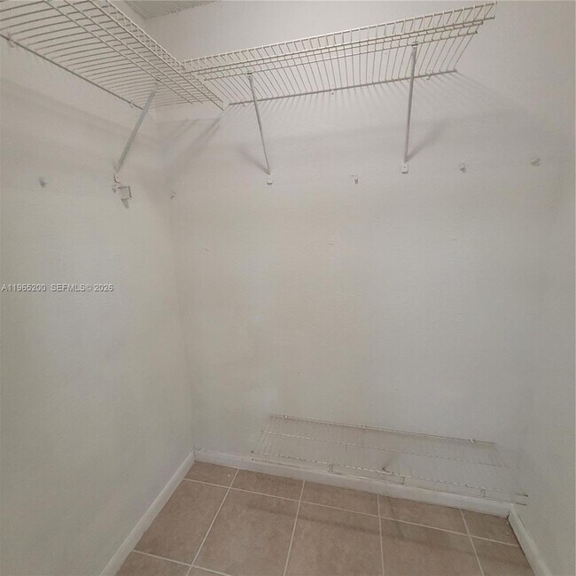 Building Photo - 5100 SW 41st St