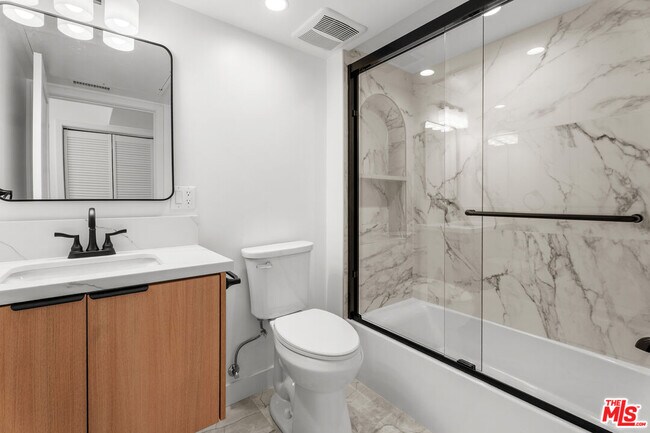 Building Photo - 2154 Patricia Ave