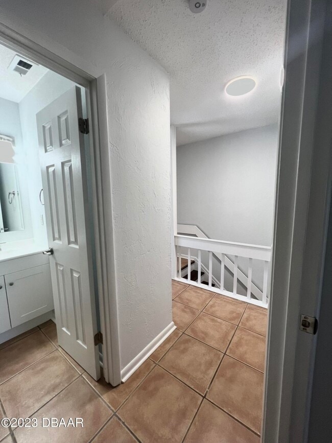 Building Photo - 9 Lakewood Park