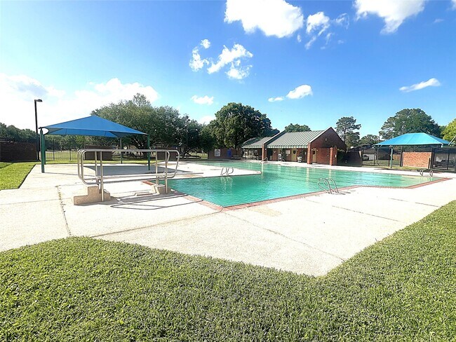 Building Photo - 4910 Linden Pl