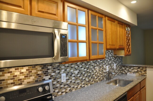 Building Photo - 570 Barrett Ave