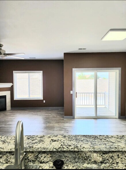 Building Photo - 1760 SE LA Grant Pkwy