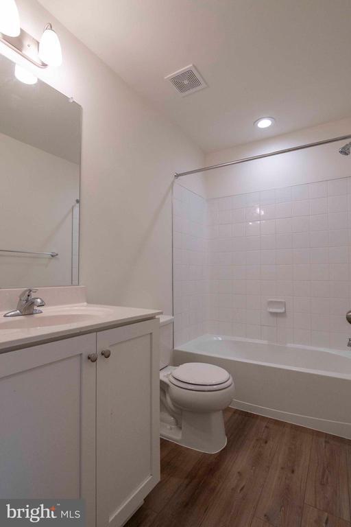 Building Photo - 15 PITCH PINE Ct