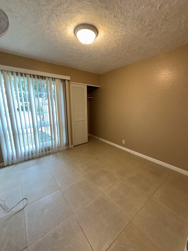 Building Photo - 46-1031-1031 Emepela Wy