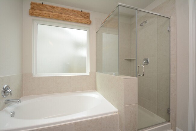 Building Photo - 5614 Brooklyn Rose Dr